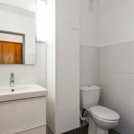Flat W Balcony Facing The Ocean - - Welkeys Ανγκλέ